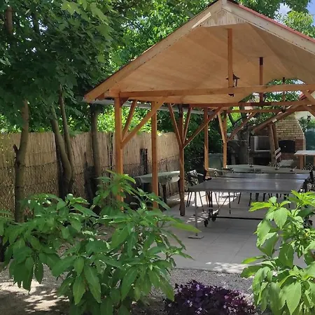 Timbi Vendeghaz בית הארחה *