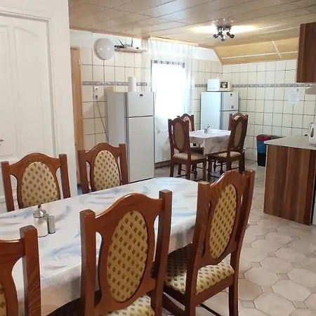 Timbi Vendeghaz بيت ضيافة فونيارتْسفاشغ