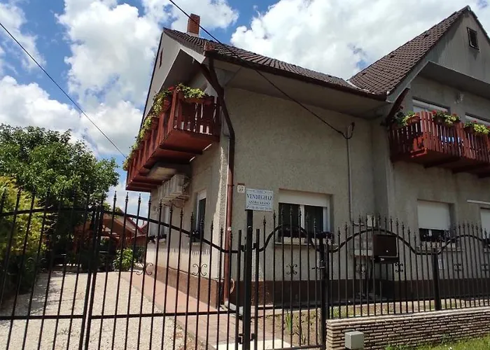 Timbi Vendeghaz * פוניארצוושהג'