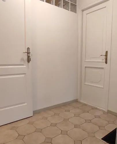 Timbi Vendeghaz * פוניארצוושהג'