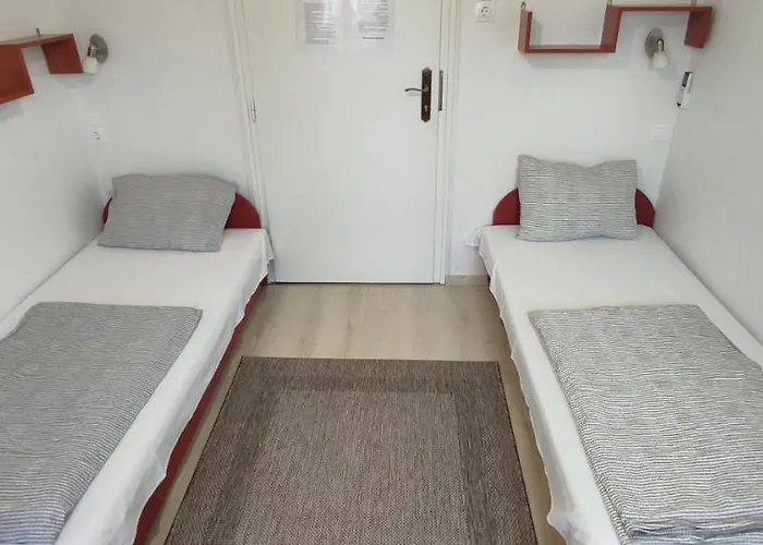 Timbi Vendeghaz * פוניארצוושהג'