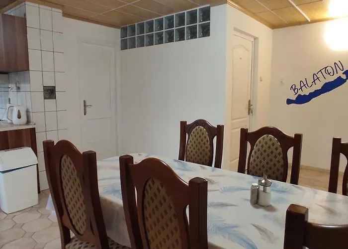 Timbi Vendeghaz * פוניארצוושהג'